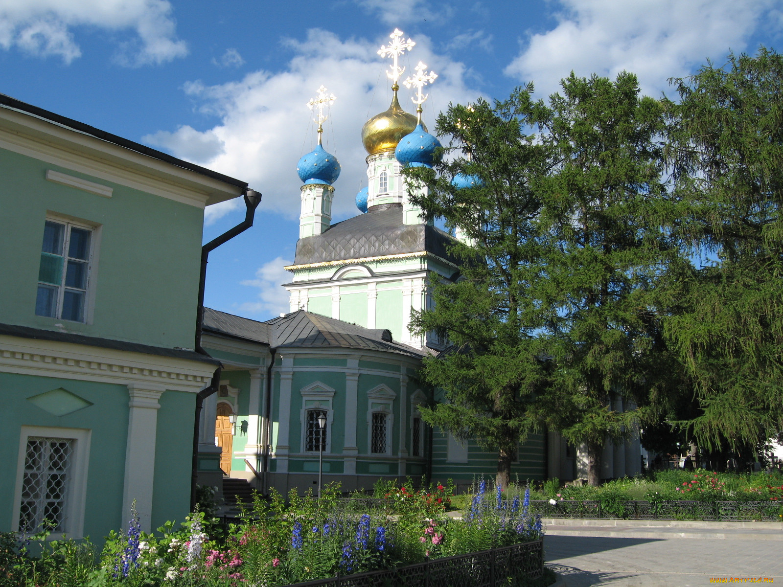 Введенский храм становое. Введенская Оптина пустынь. Храм Луза Введенский.